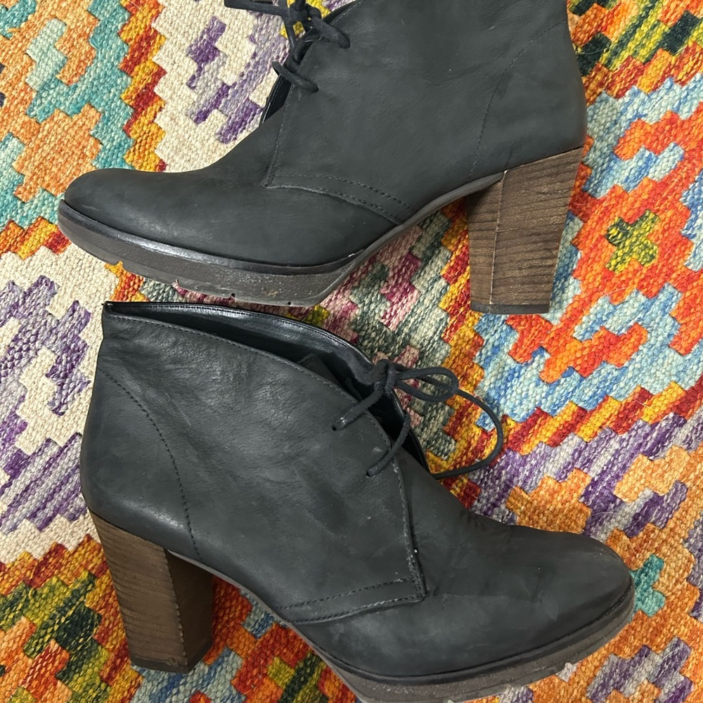 Paul Green black leather lace up booties
4 1/2 US 7